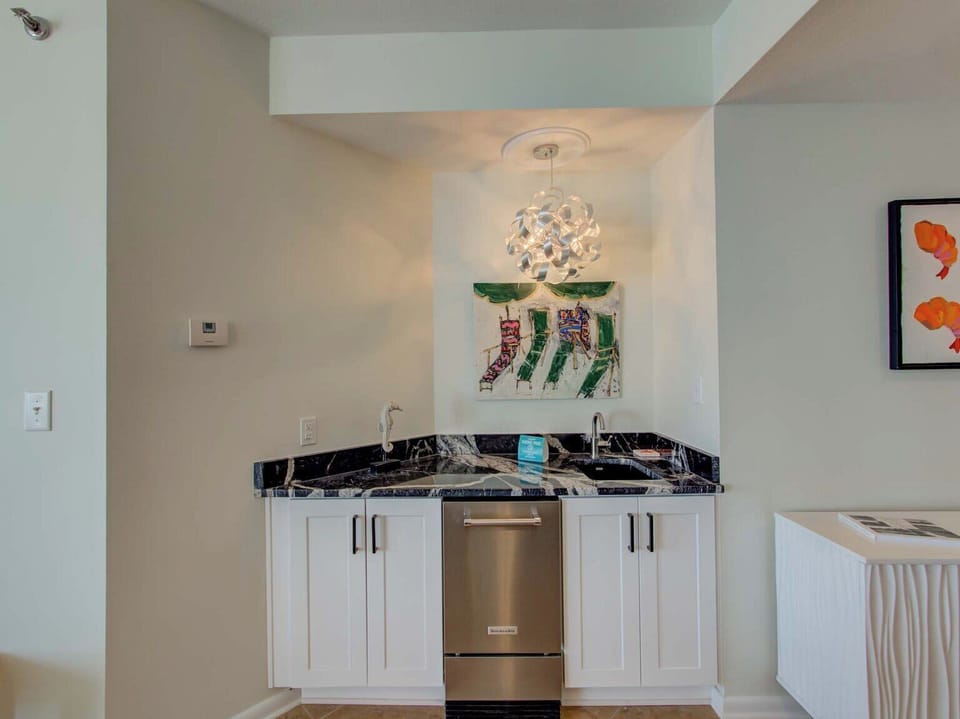 Wet bar off of the kitchen.