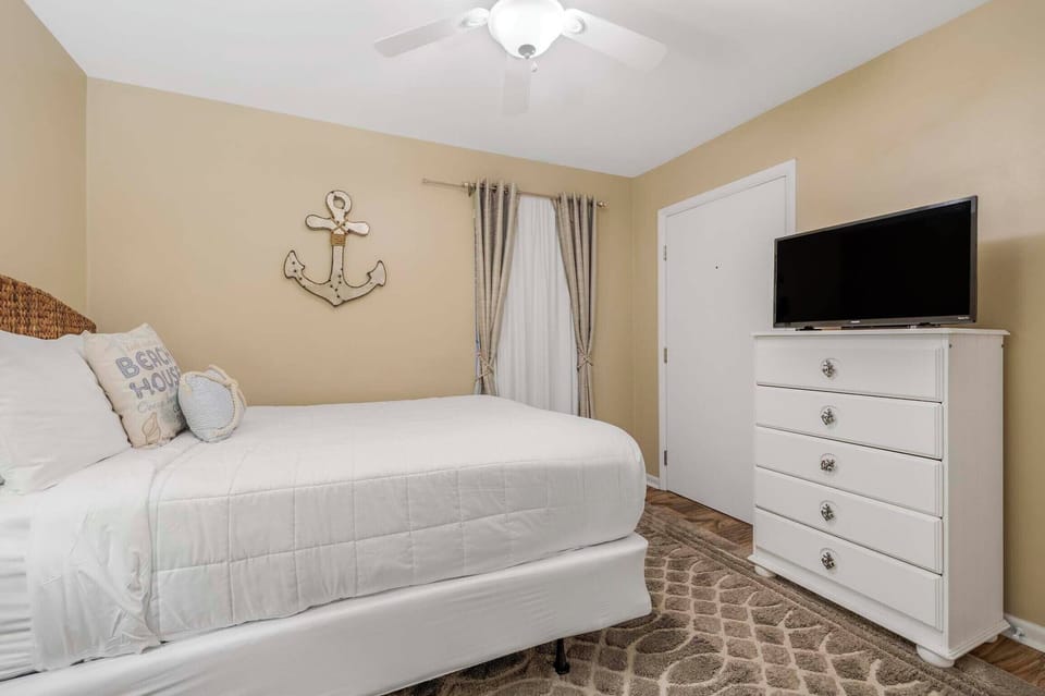 Guest bedroom
