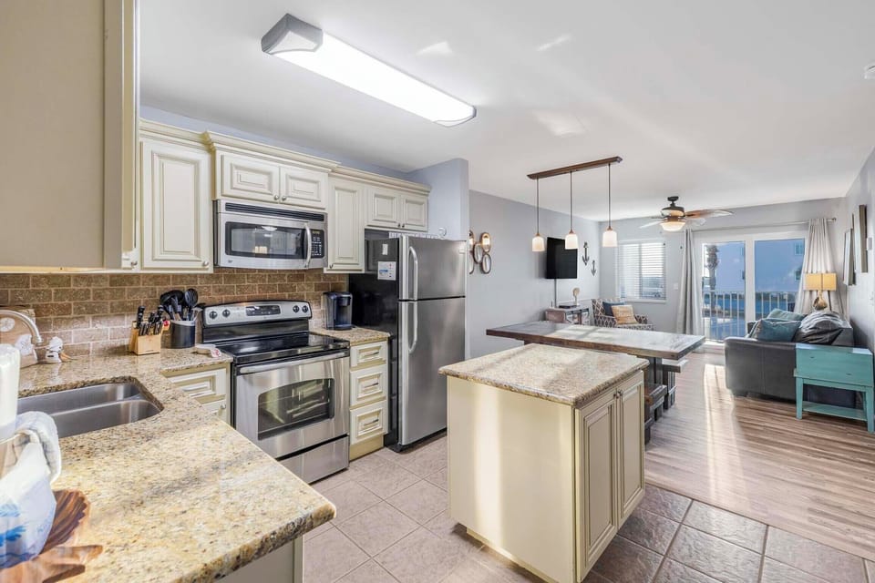 Full kitchen