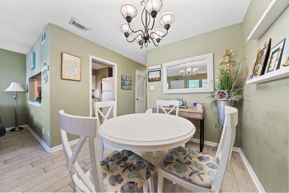 Seating for four at the dining table
