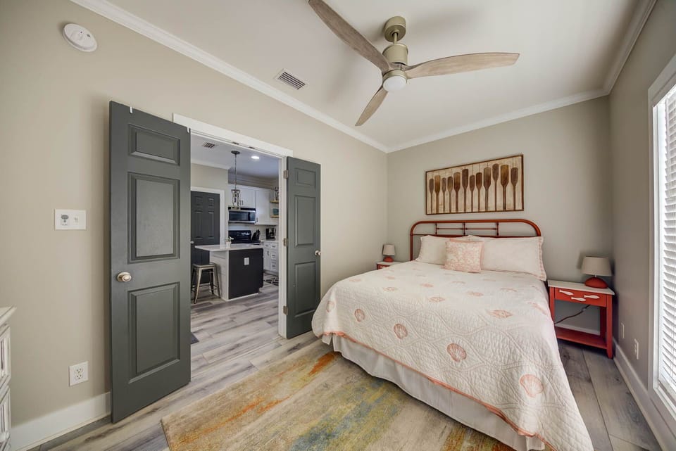 Third bedroom with queen-size bed.