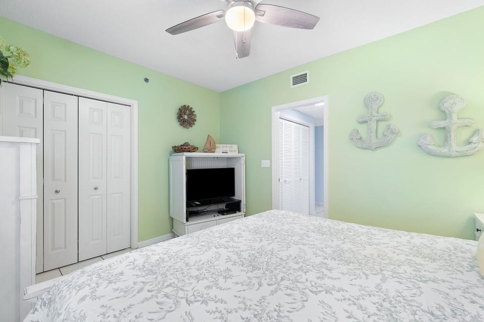 Second bedroom with TV.