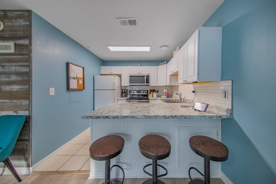 Kitchen - stocked with pots/pans/utensils