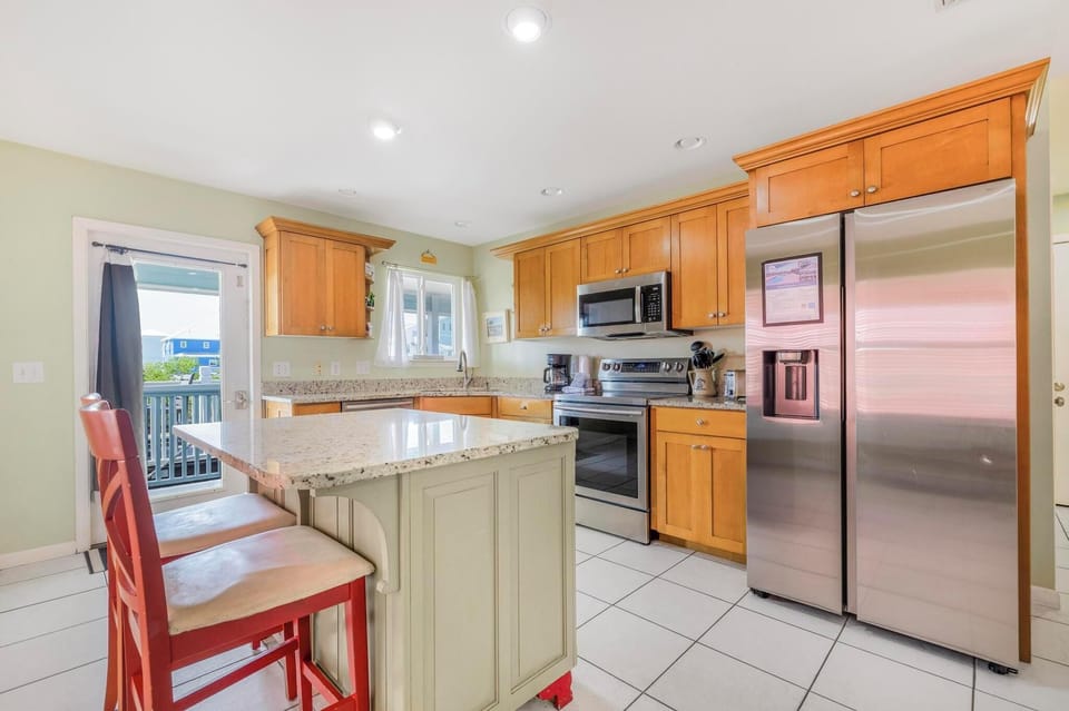 Full kitchen