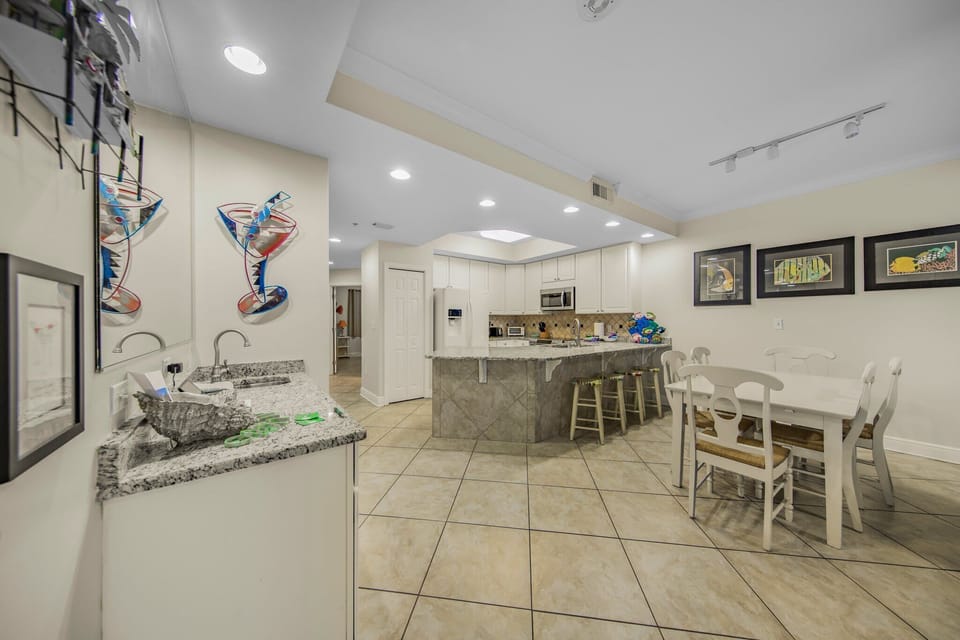 Kitchen with bar area