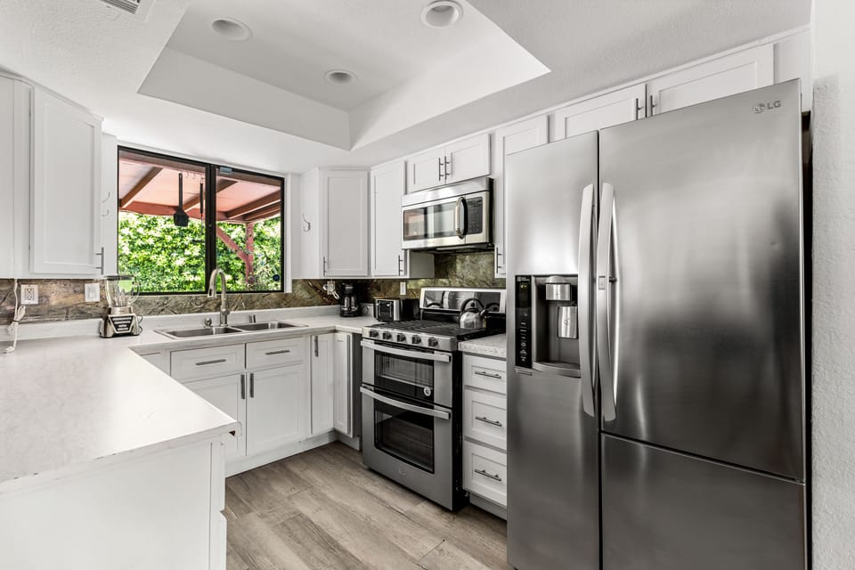 House | Private kitchen | Full-size fridge, microwave, oven, stovetop