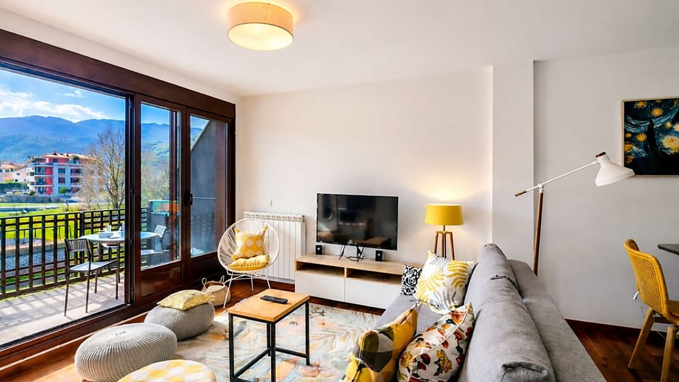 Communal lounge/ TV room,Balcony/Terrace