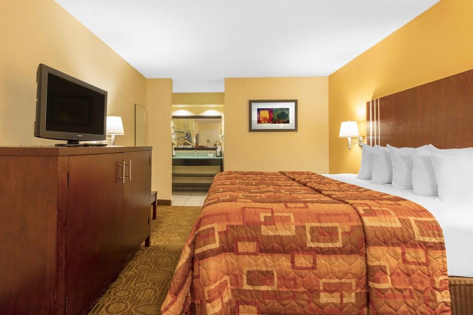Desk, WiFi (free), bed sheets