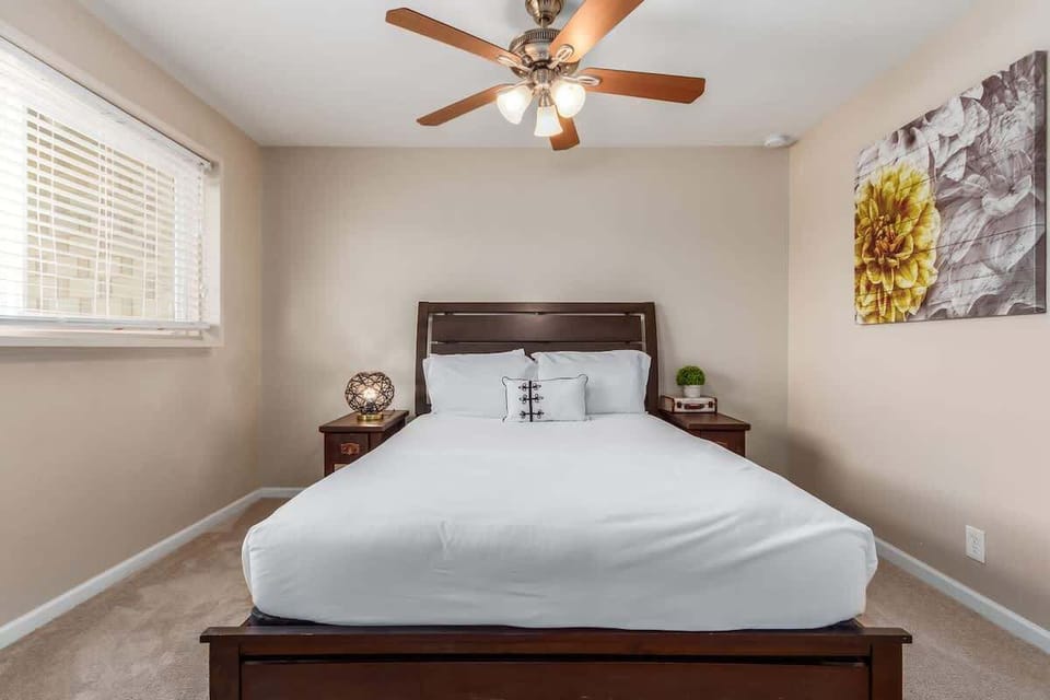 3rd Bedroom with queen bed