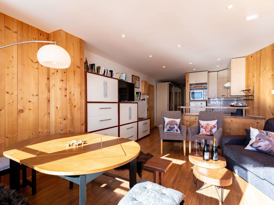 Table, Furniture, Property, Building, Couch, Cabinetry, Lighting, Wood, Interior Design, Chair
