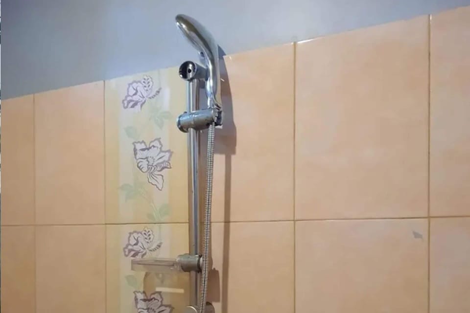 Standard Double Room | Bathroom | Shower, towels