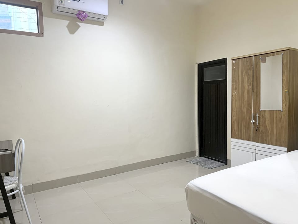 Standard Double Room | Laptop workspace, WiFi (free), bed sheets