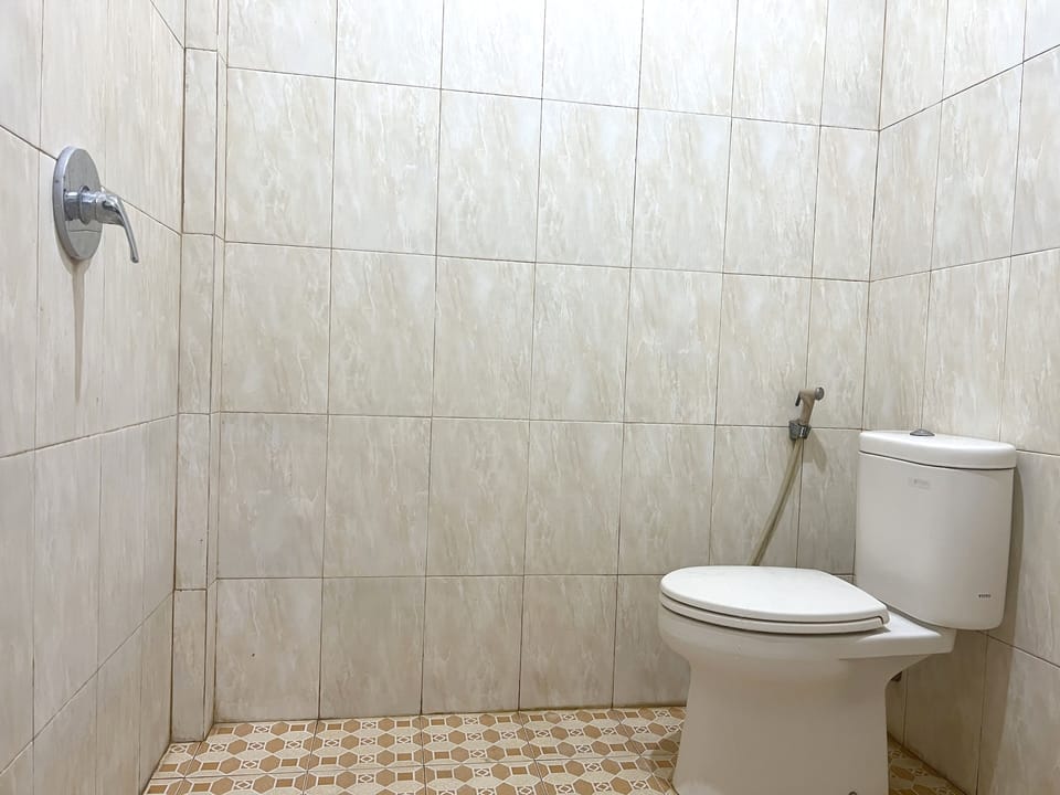 Standard Double Room | Bathroom | Shower, towels