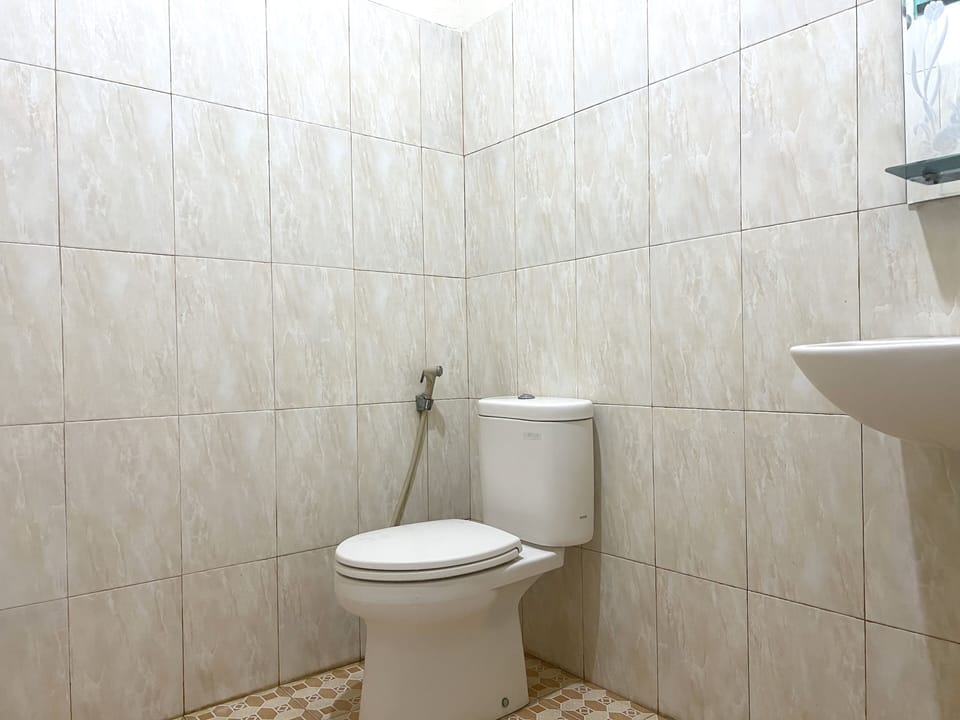 Standard Double Room | Bathroom | Shower, towels