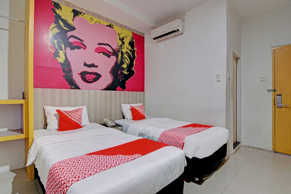 Standard Twin Room | Desk, laptop workspace, free WiFi, bed sheets