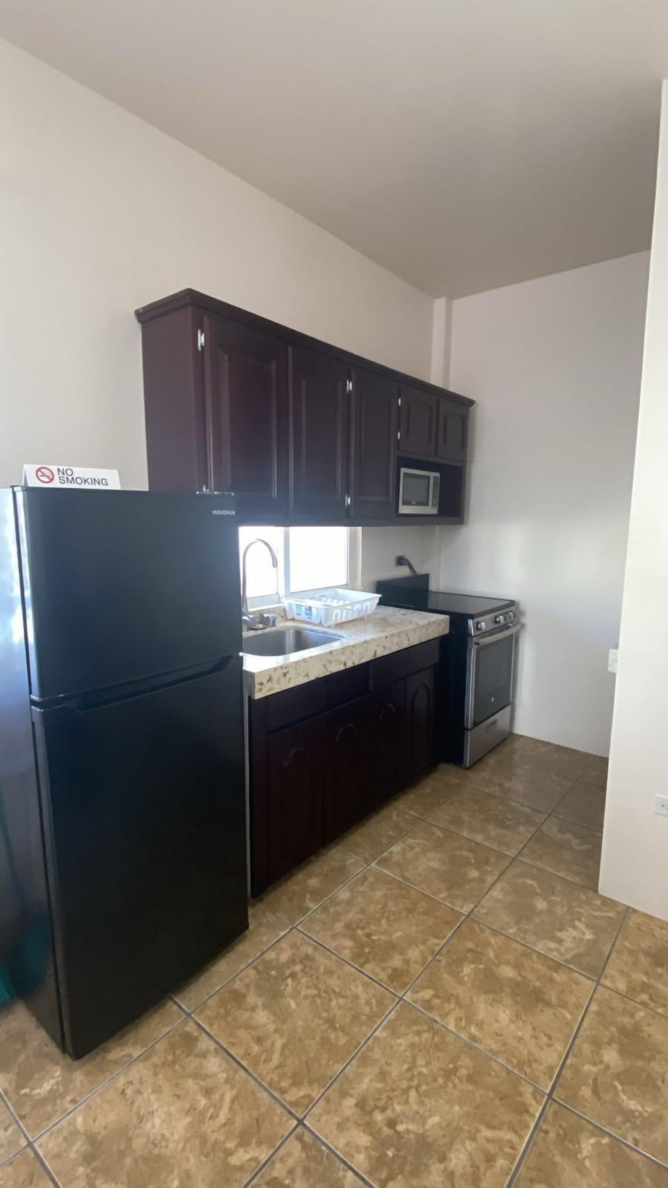 Classic Suite | Private kitchen | Mini-fridge, microwave, coffee/tea maker, cookware/dishes/utensils