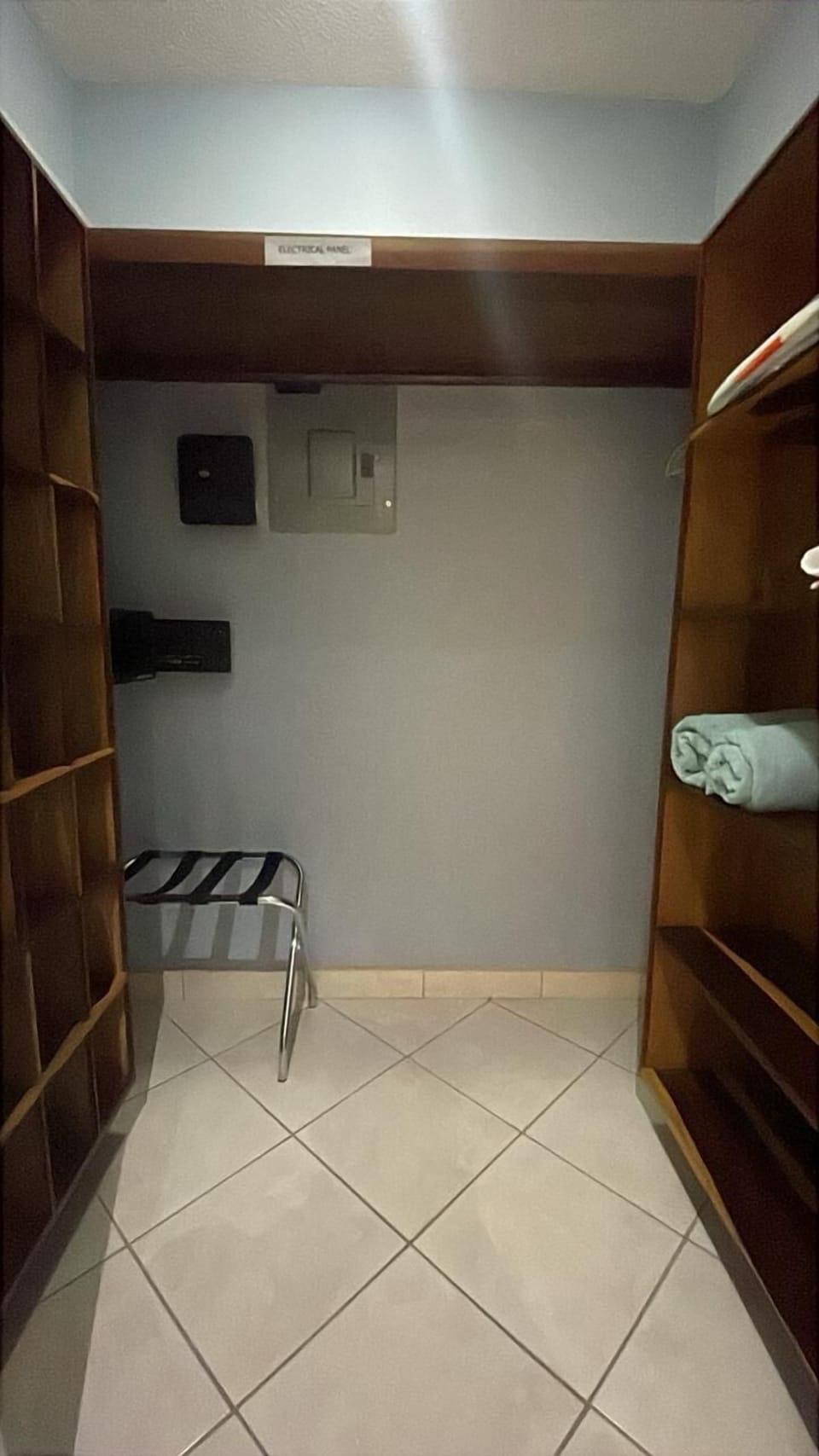 Deluxe Room | Wardrobe