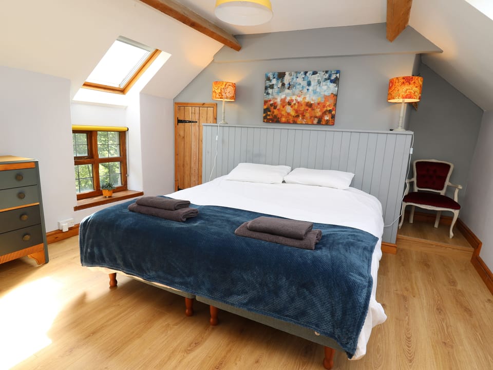5 bedrooms, individually decorated, individually furnished, free WiFi
