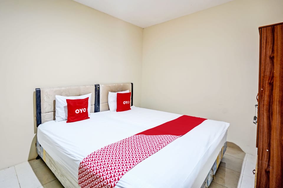 Standard Double Room | Desk, laptop workspace, WiFi (free), bed sheets
