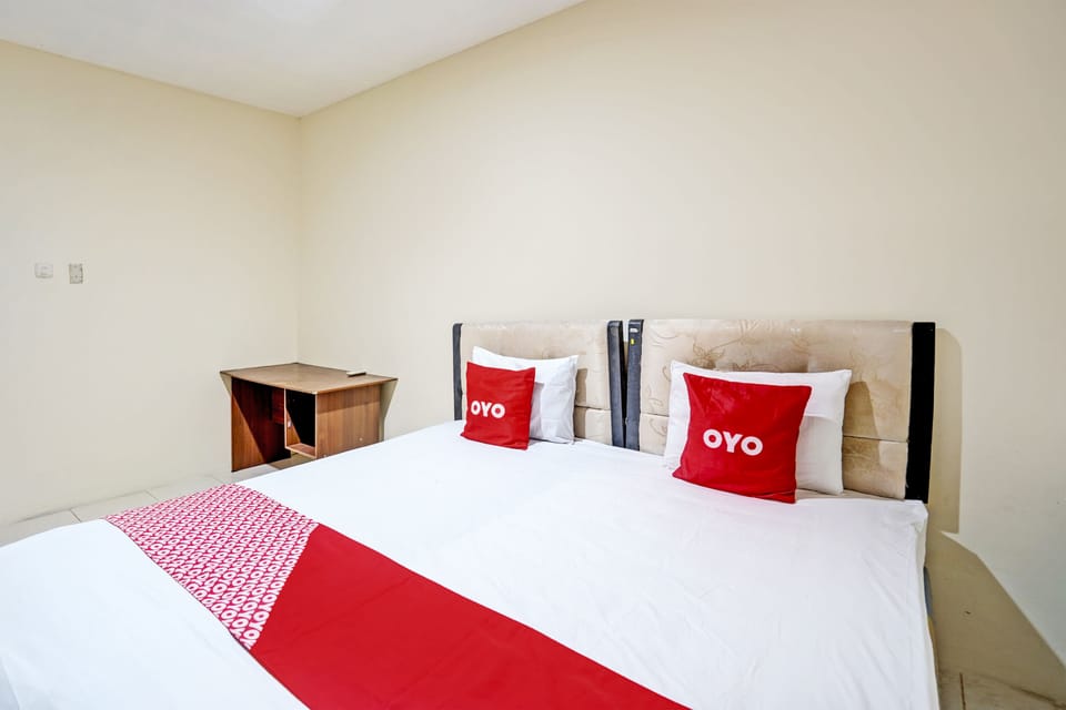 Standard Double Room | Desk, laptop workspace, WiFi (free), bed sheets
