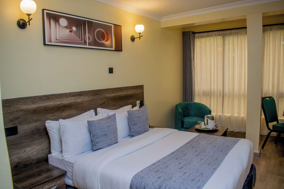 Deluxe Room | Laptop workspace, blackout drapes, soundproofing, free WiFi