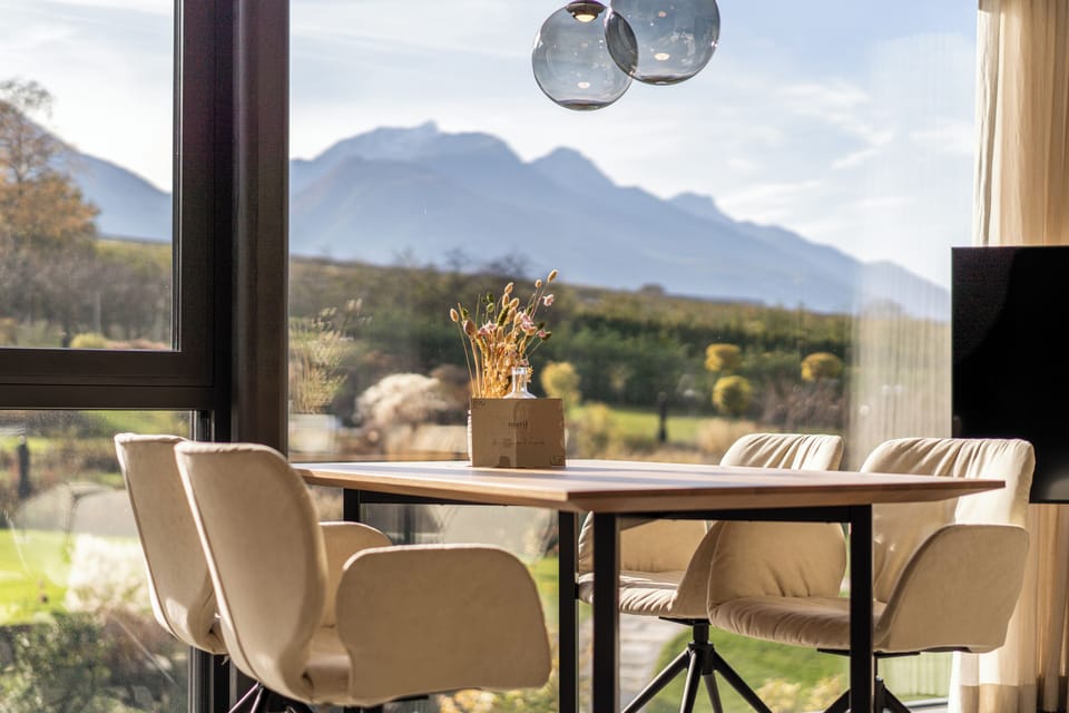 Deluxe Apartment | Minibar, in-room safe, desk, soundproofing