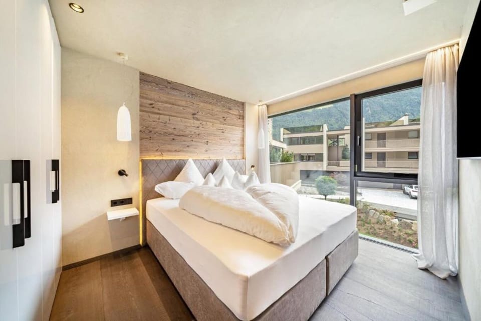 Premium Loft | Minibar, in-room safe, desk, soundproofing