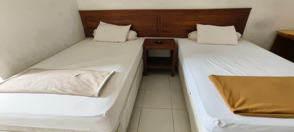 Standard Twin Room | Laptop workspace, WiFi (free), bed sheets