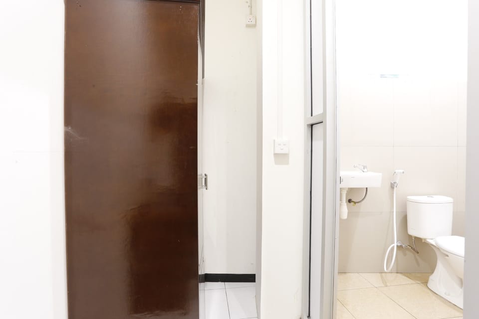 Standard Twin Room | Bathroom | Shower, soap
