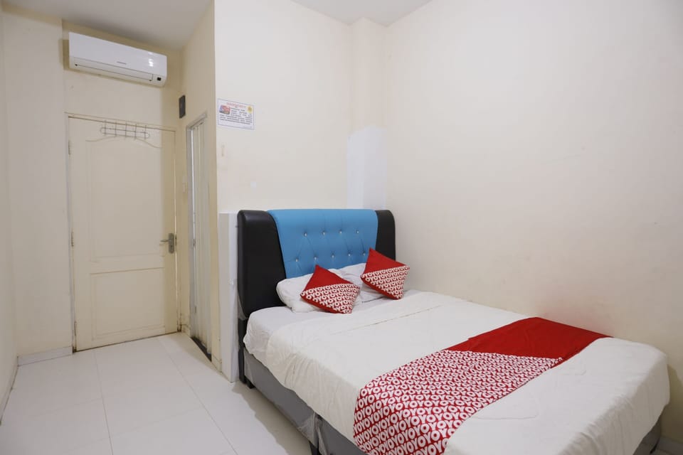 Standard Double Room | Desk, laptop workspace, WiFi (free), bed sheets