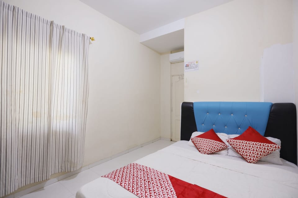 Standard Double Room | Desk, laptop workspace, WiFi (free), bed sheets