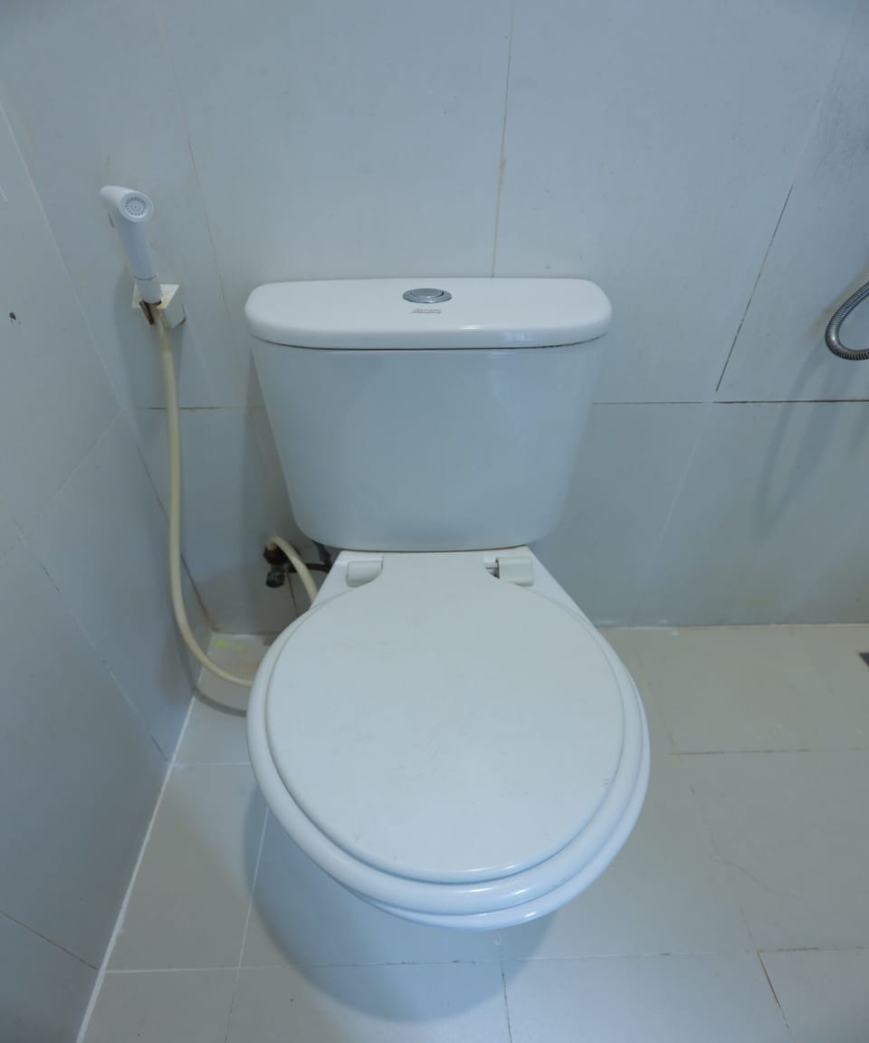 Standard Double Room | Bathroom | Shower, towels, toilet paper