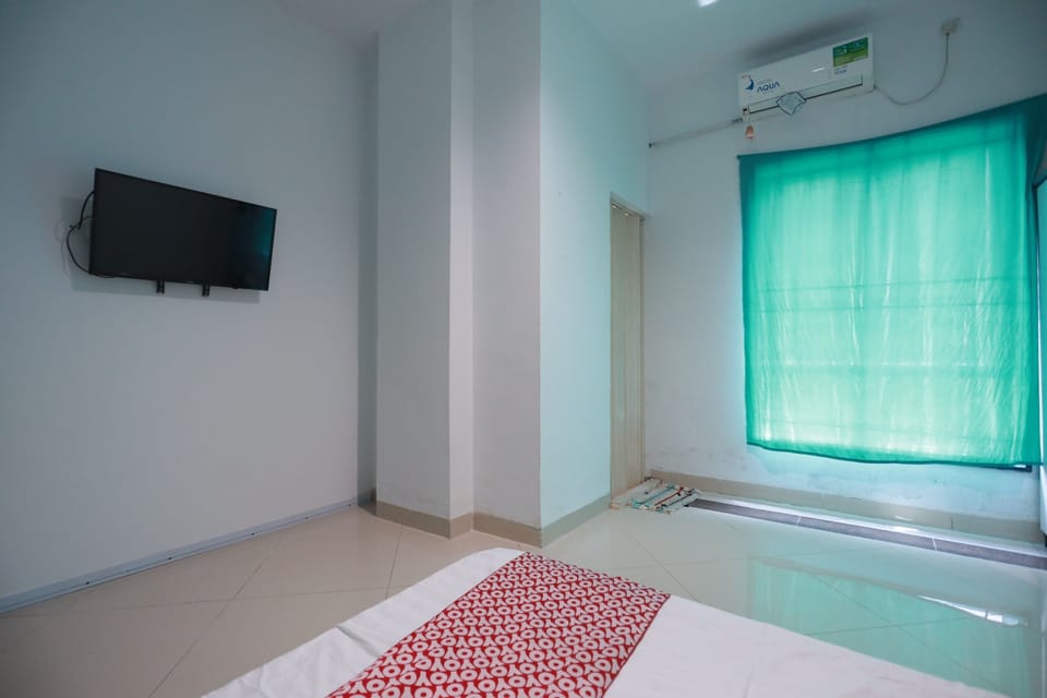 Standard Double Room | Desk, laptop workspace, WiFi (free), bed sheets