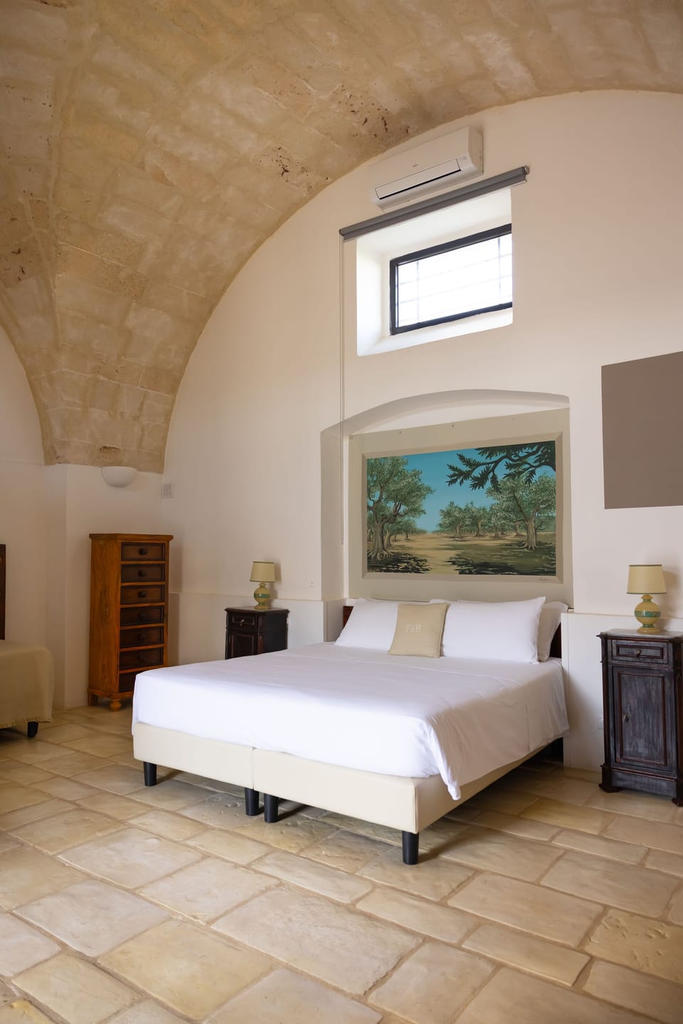 Triple Room | In-room safe, iron/ironing board, free WiFi, bed sheets