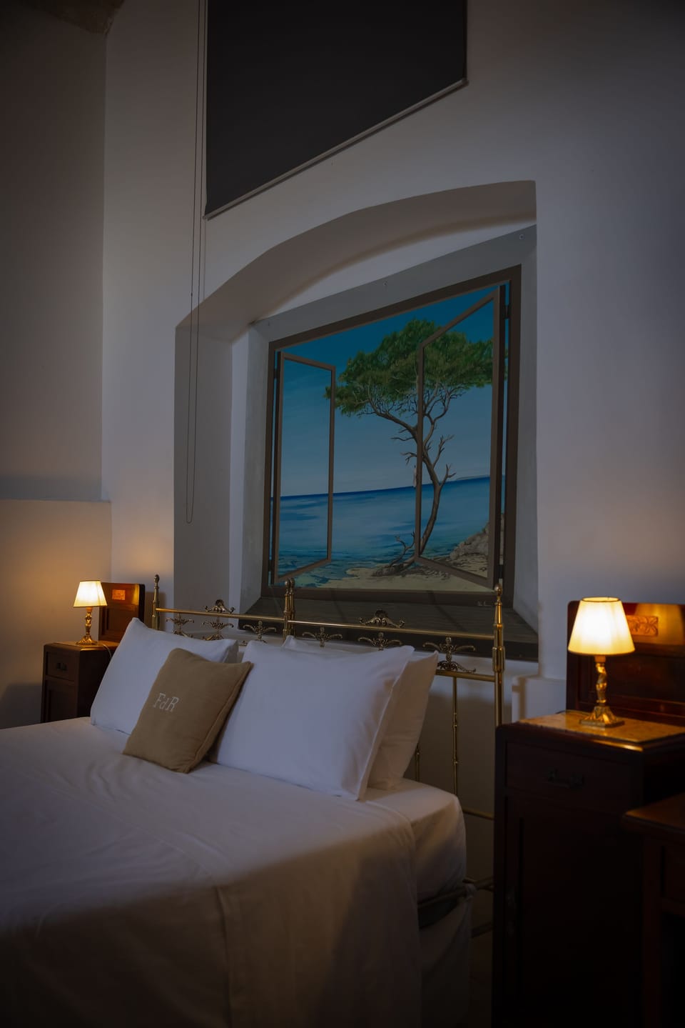 Classic Double Room, Roll-in Shower | In-room safe, iron/ironing board, free WiFi, bed sheets