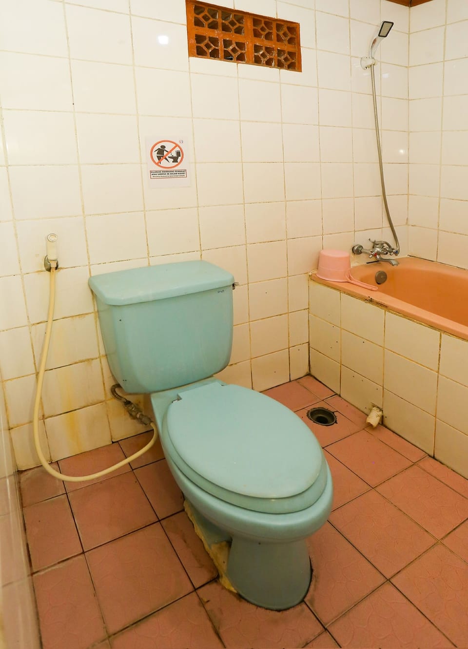 Deluxe Double Room | Bathroom | Shower, towels, toilet paper