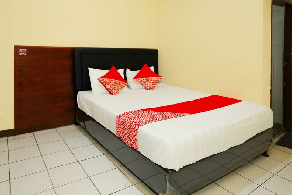 Deluxe Double Room | Laptop workspace, free WiFi, bed sheets