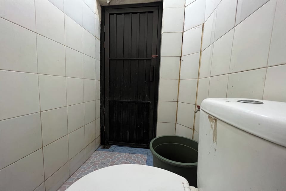 Standard Double Room | Bathroom | Shower, towels, toilet paper