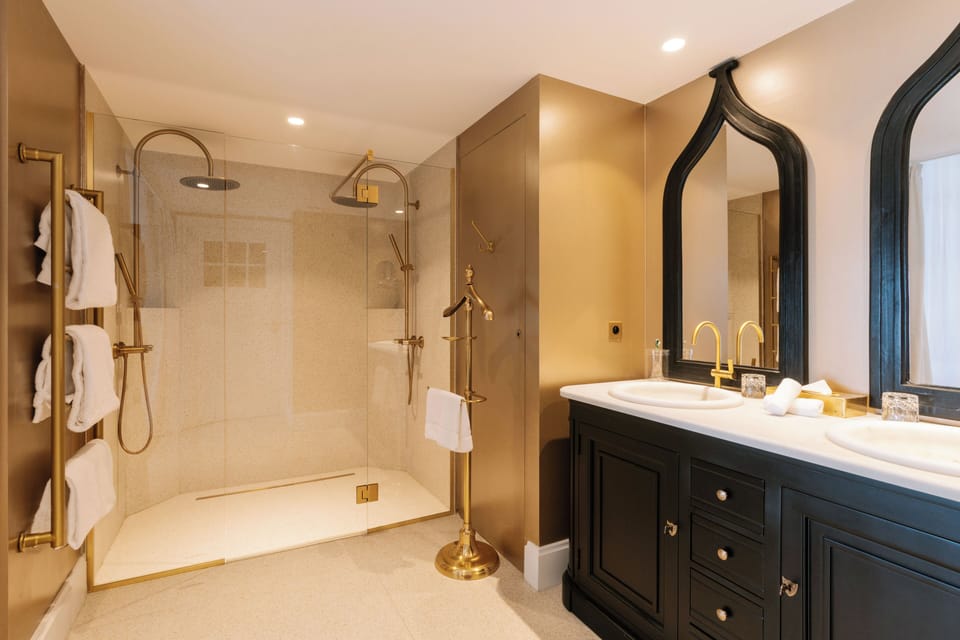 Room (Prestige) | Bathroom | Free toiletries, hair dryer, bathrobes, slippers
