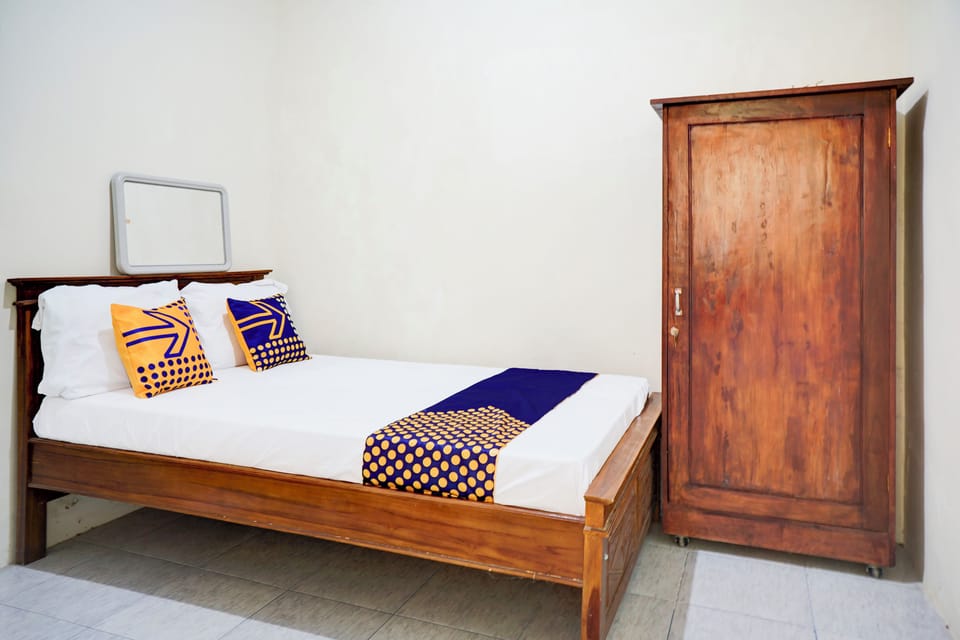 Double Room | Laptop workspace, WiFi (free), bed sheets