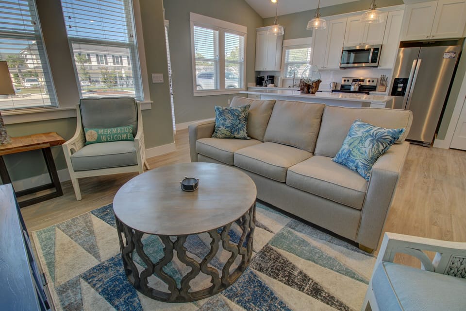 K4221 Main Living Area w/Queen Sleeper Sofa
