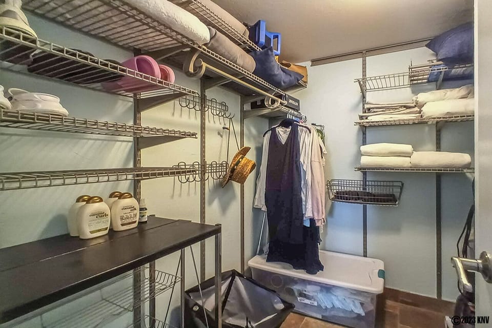 Master Bedroom En Suite has a Walk In Closet