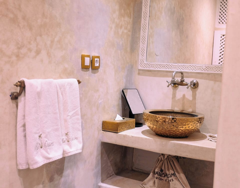 Standard Room | Bathroom | Shower, free toiletries, hair dryer, towels