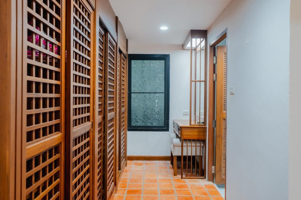 Sand Beach Condo, 3 Minutes Walk To Nai Harn Beach (3626)