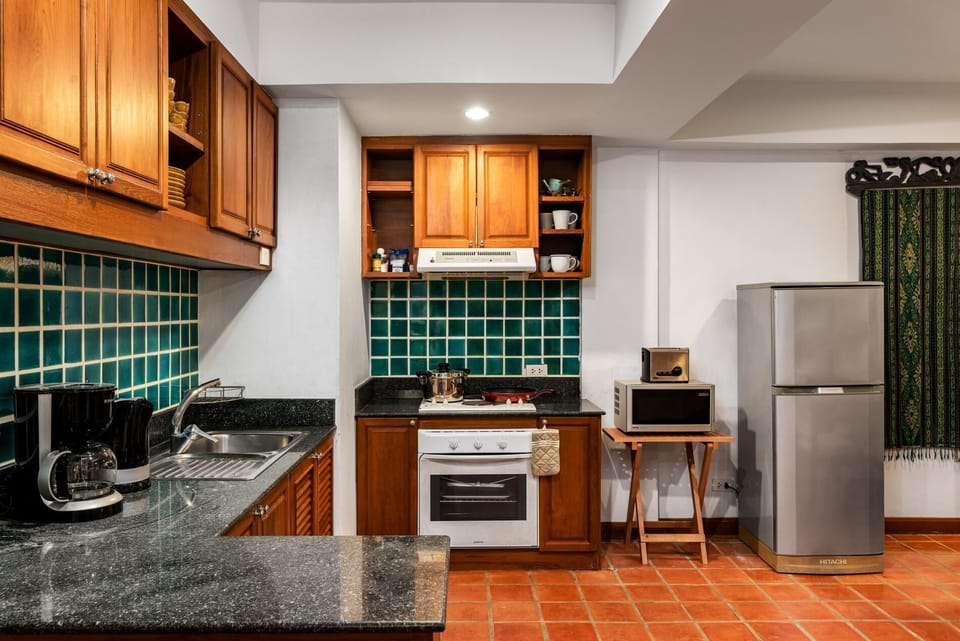 Sand Beach Condo, 3 Minutes Walk To Nai Harn Beach (761)