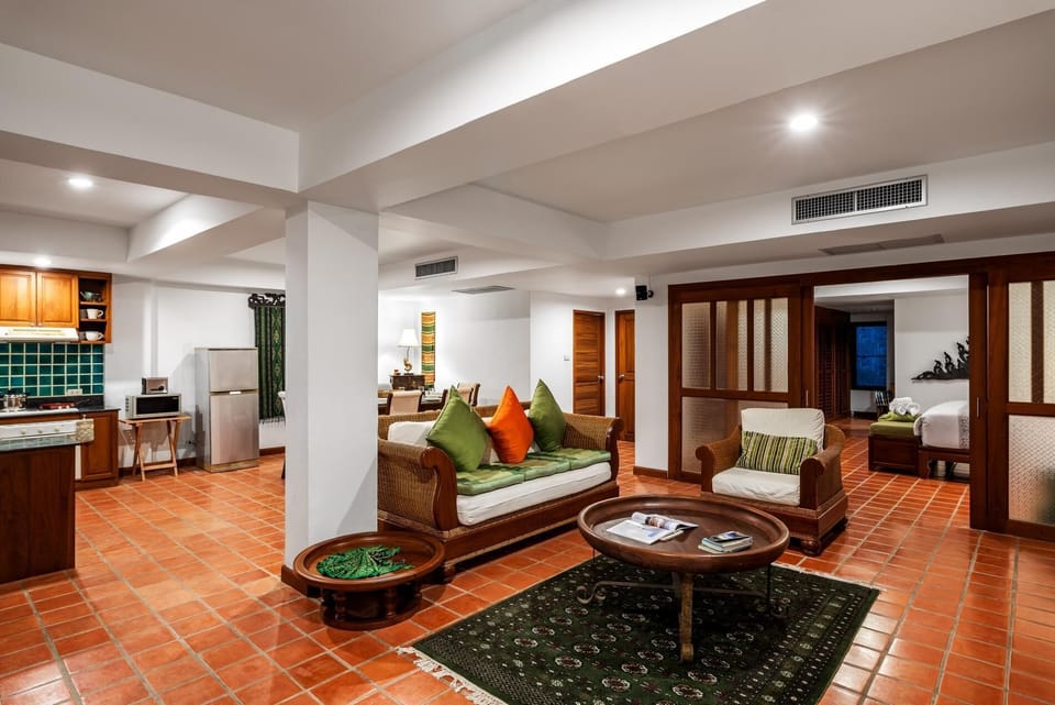 Sand Beach Condo, 3 Minutes Walk To Nai Harn Beach (766)