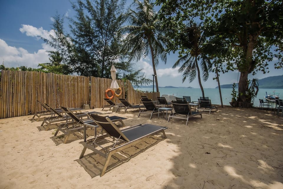 Beachfront A403 Seaview Studio (2143)