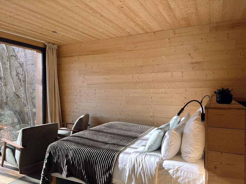 Luxury Cabin | Premium bedding, pillowtop beds, free WiFi, bed sheets