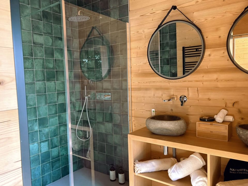 Luxury Cabin | Bathroom | Shower, rainfall showerhead, hair dryer, slippers