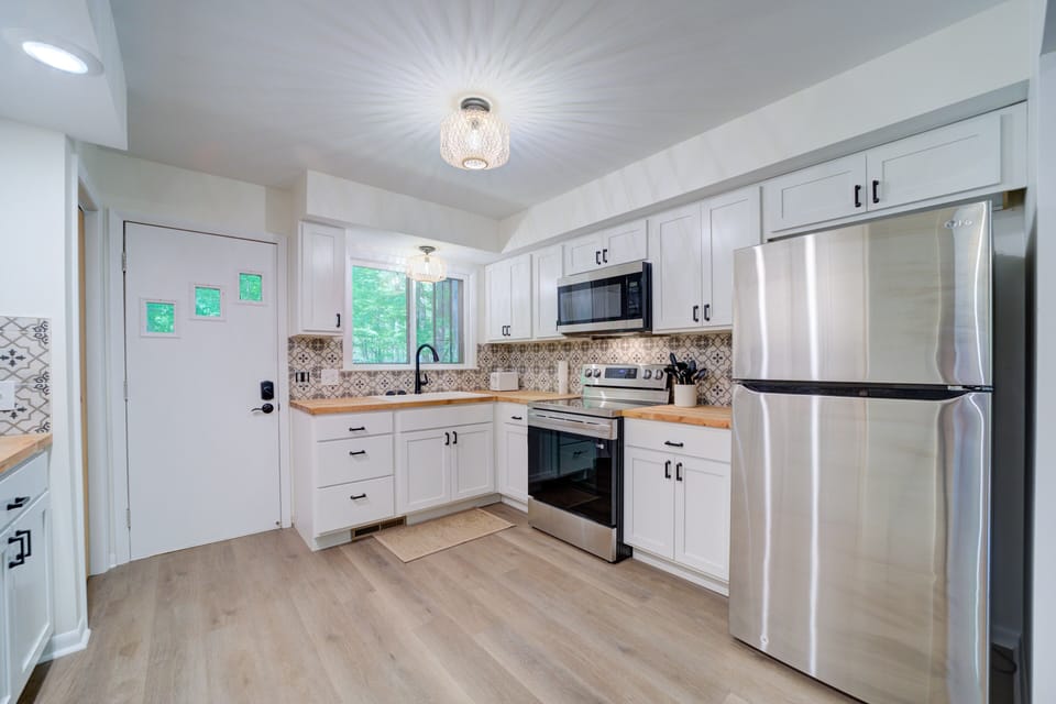House | Private kitchen | Fridge, microwave, oven, stovetop